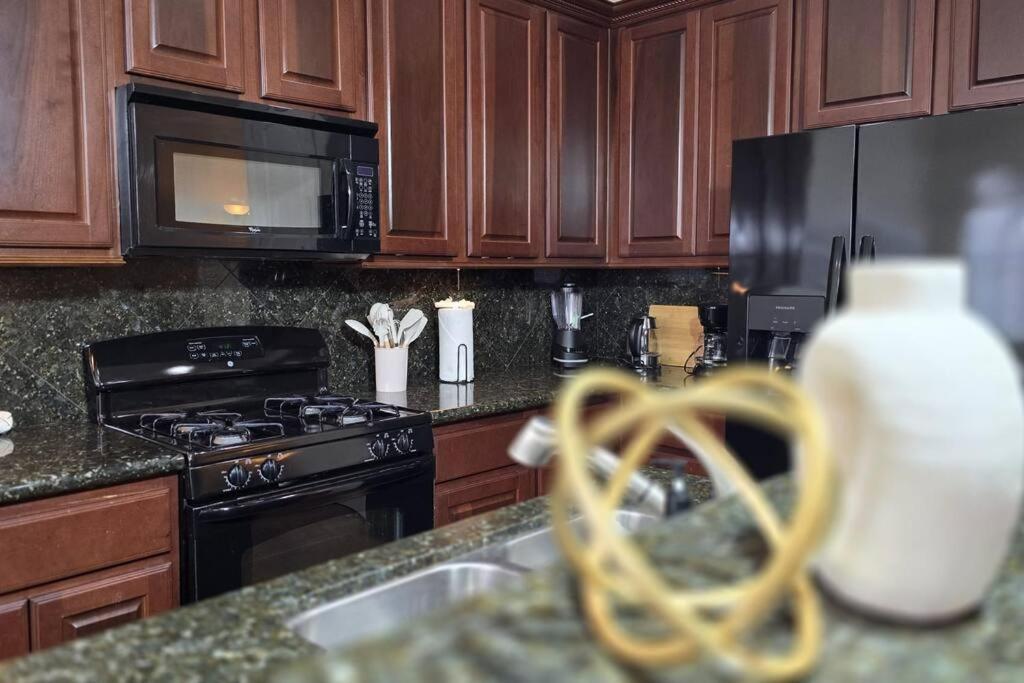 Modern Galleria Gem Private Jacuzzi 3 Br Houston Buitenkant foto