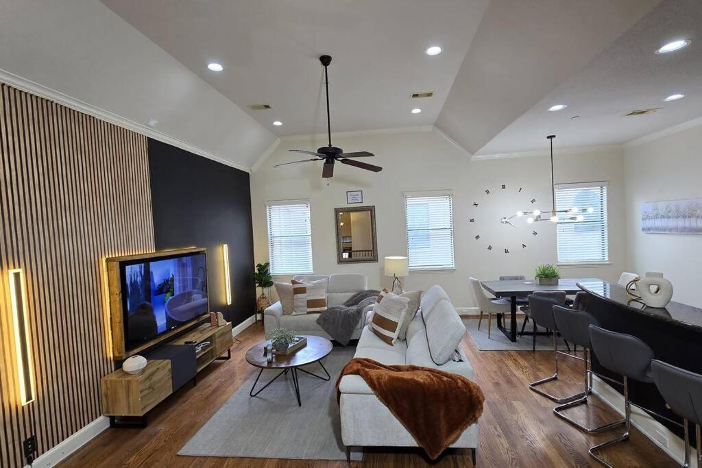 Modern Galleria Gem Private Jacuzzi 3 Br Houston Buitenkant foto