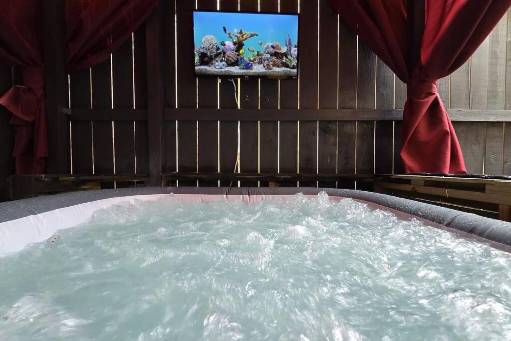 Modern Galleria Gem Private Jacuzzi 3 Br Houston Buitenkant foto