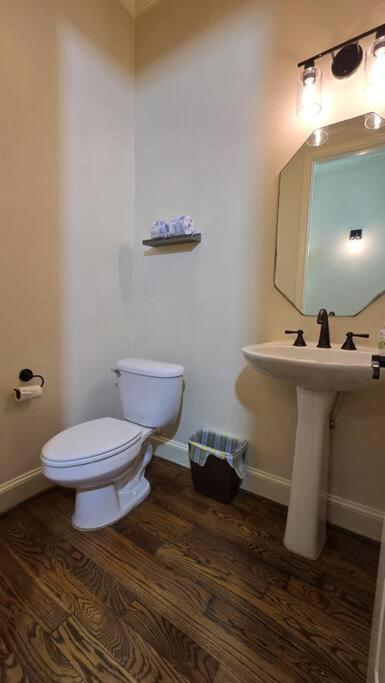 Modern Galleria Gem Private Jacuzzi 3 Br Houston Buitenkant foto