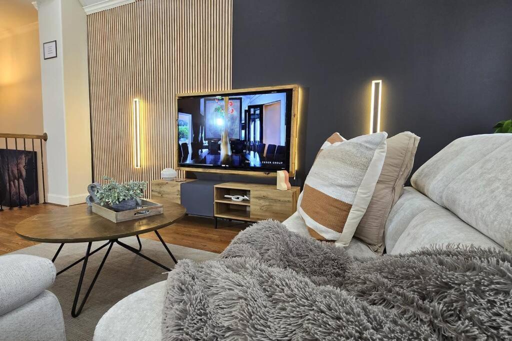 Modern Galleria Gem Private Jacuzzi 3 Br Houston Buitenkant foto