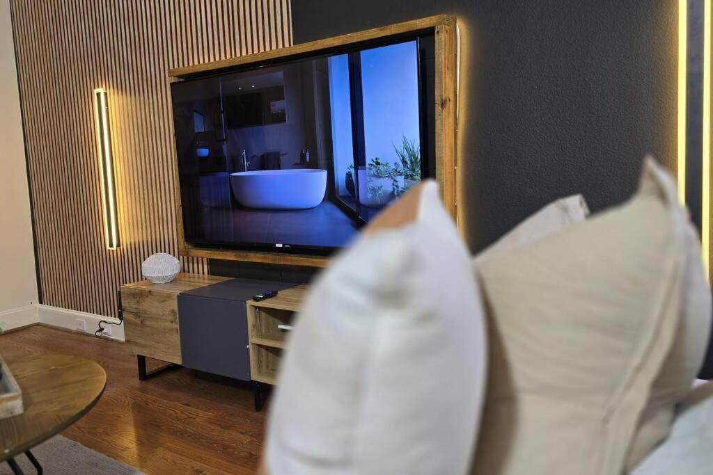Modern Galleria Gem Private Jacuzzi 3 Br Houston Buitenkant foto