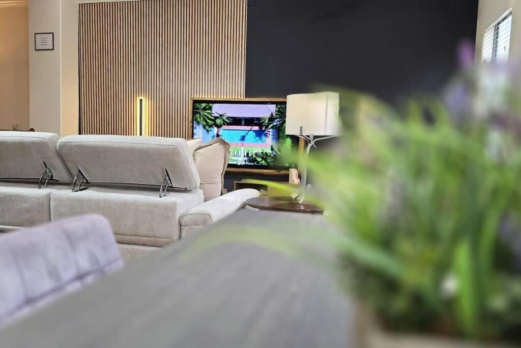 Modern Galleria Gem Private Jacuzzi 3 Br Houston Buitenkant foto