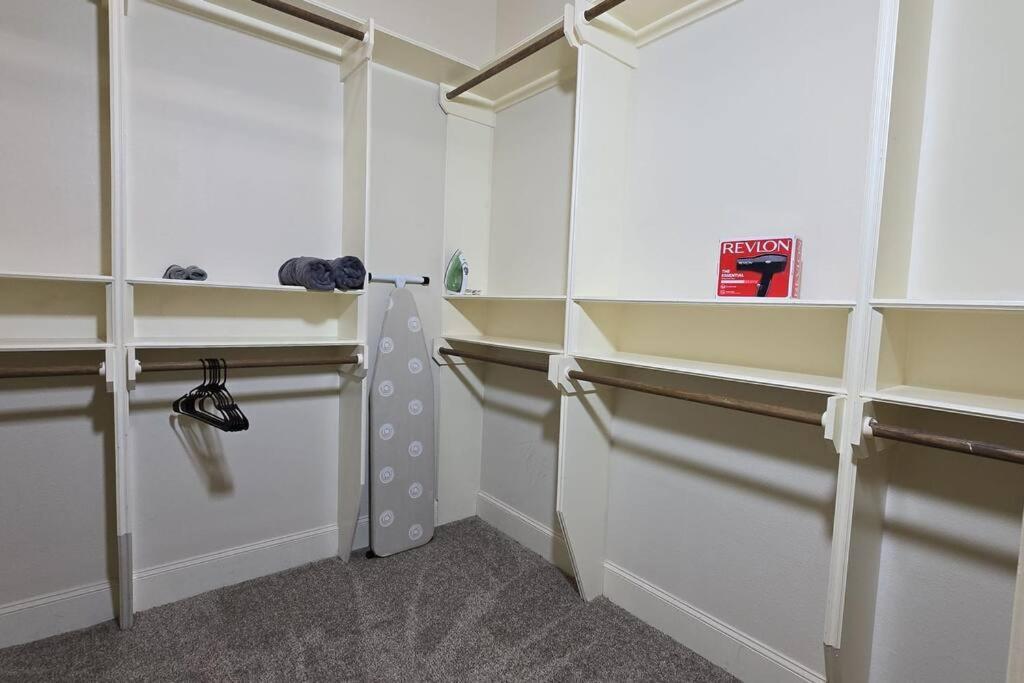Modern Galleria Gem Private Jacuzzi 3 Br Houston Buitenkant foto