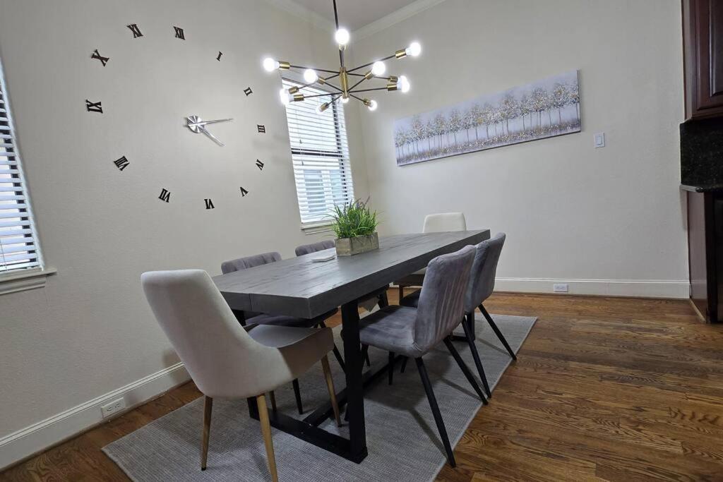 Modern Galleria Gem Private Jacuzzi 3 Br Houston Buitenkant foto