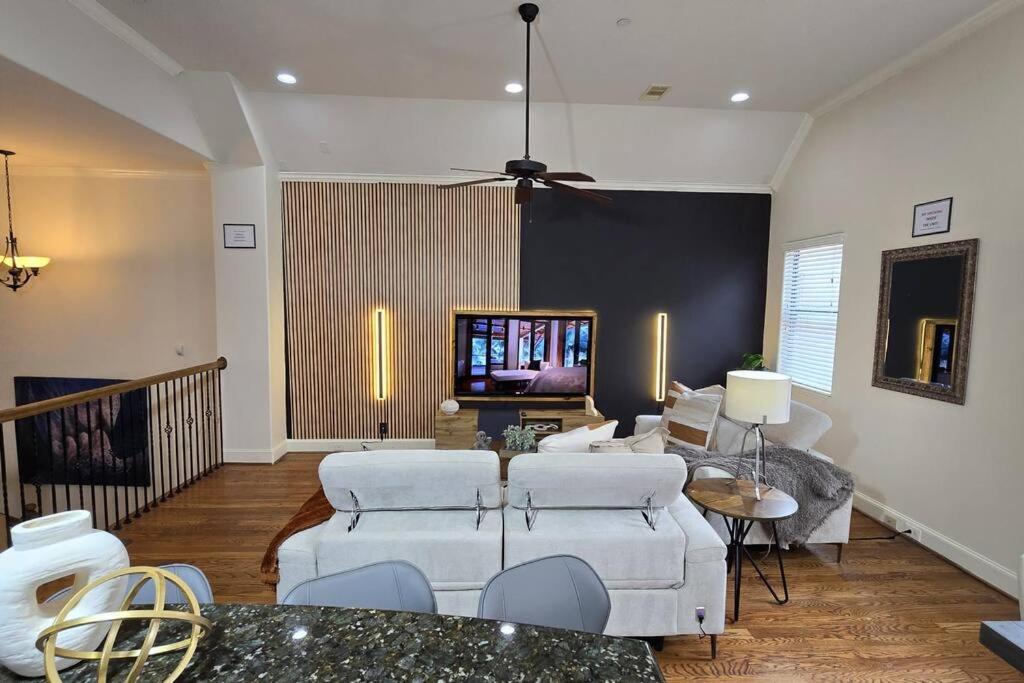 Modern Galleria Gem Private Jacuzzi 3 Br Houston Buitenkant foto