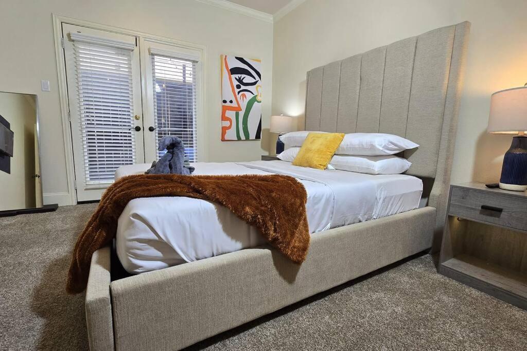 Modern Galleria Gem Private Jacuzzi 3 Br Houston Buitenkant foto