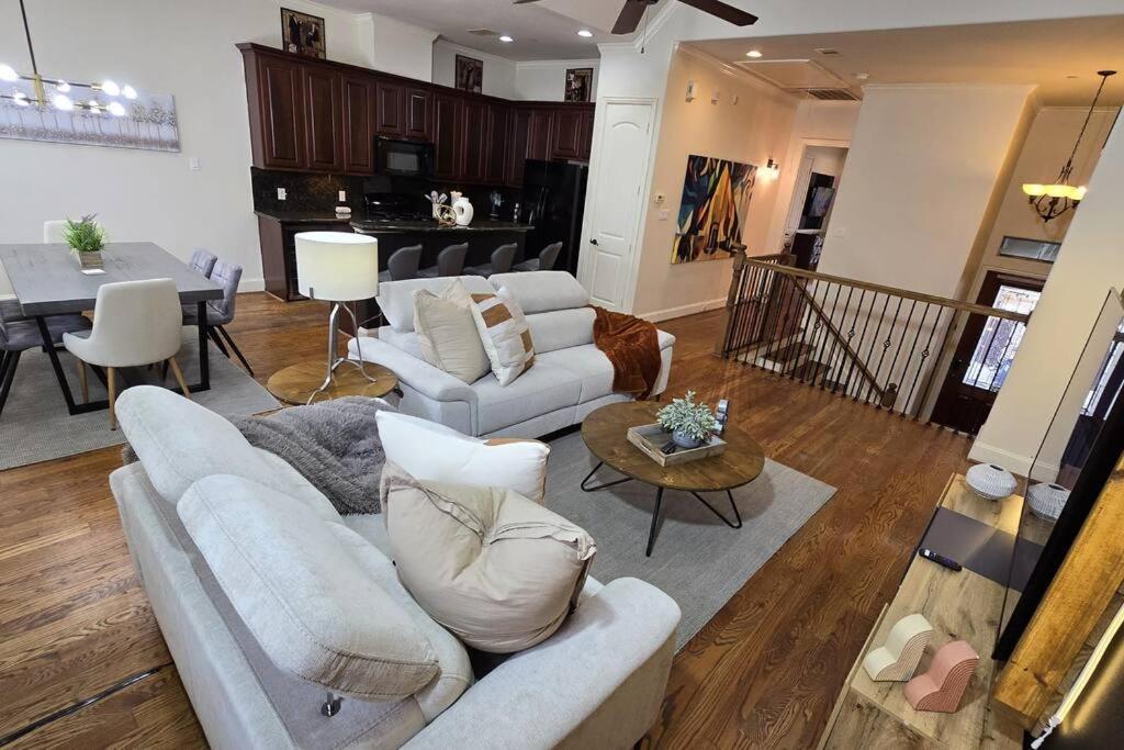 Modern Galleria Gem Private Jacuzzi 3 Br Houston Buitenkant foto